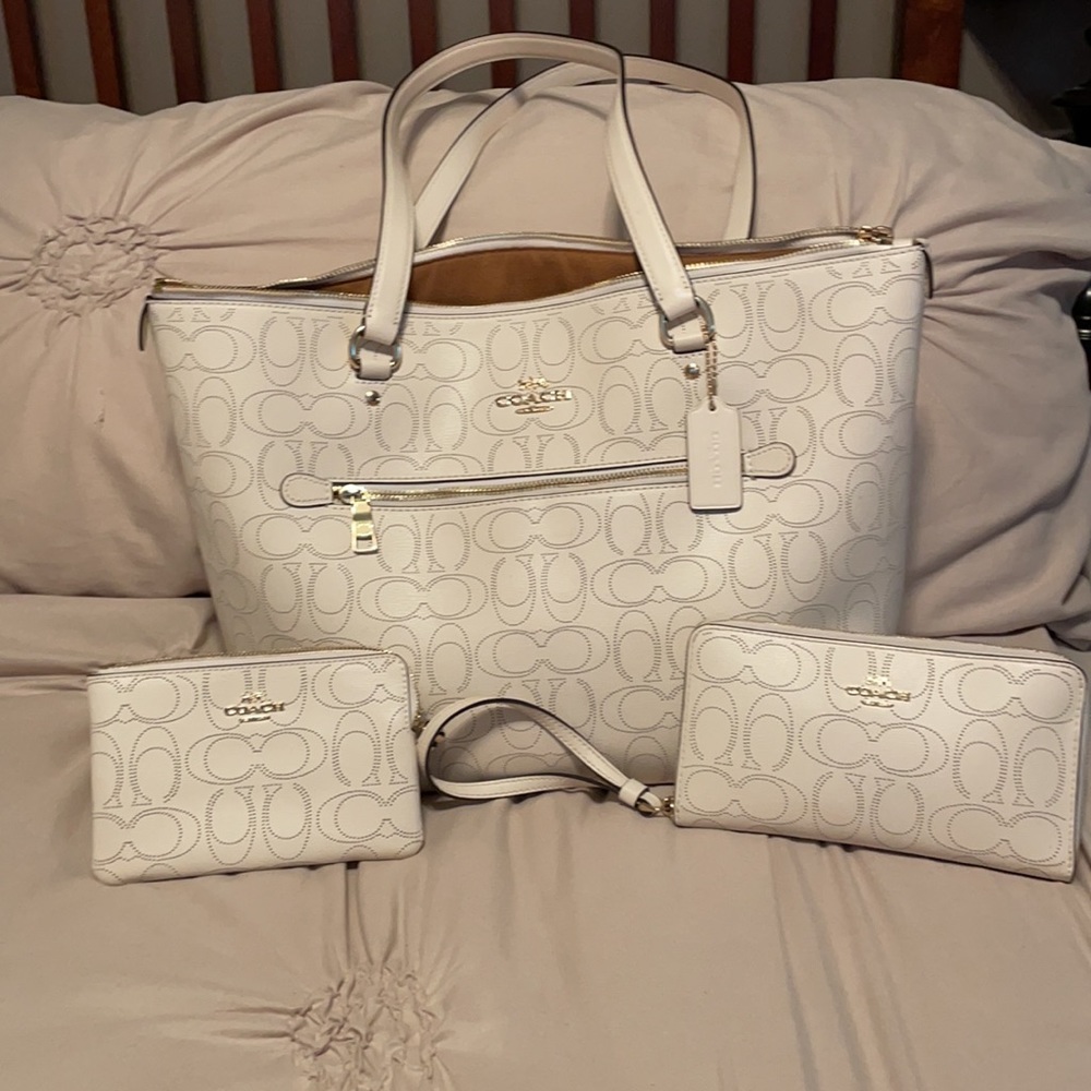 Coach Gallery Tote with wallet and wristlet